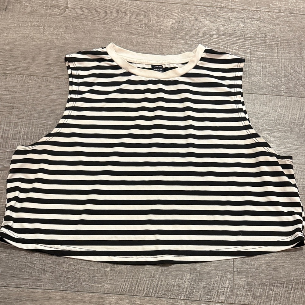 SHEIN Monochrome Striped Sleeveless Crop Top